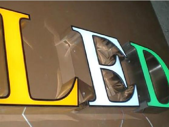 南召介绍LED招牌的基础知识。